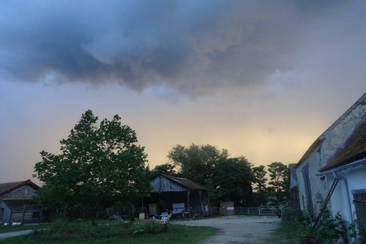 Chambre A La Ferme Chez L'Habitant Besson Exterior foto